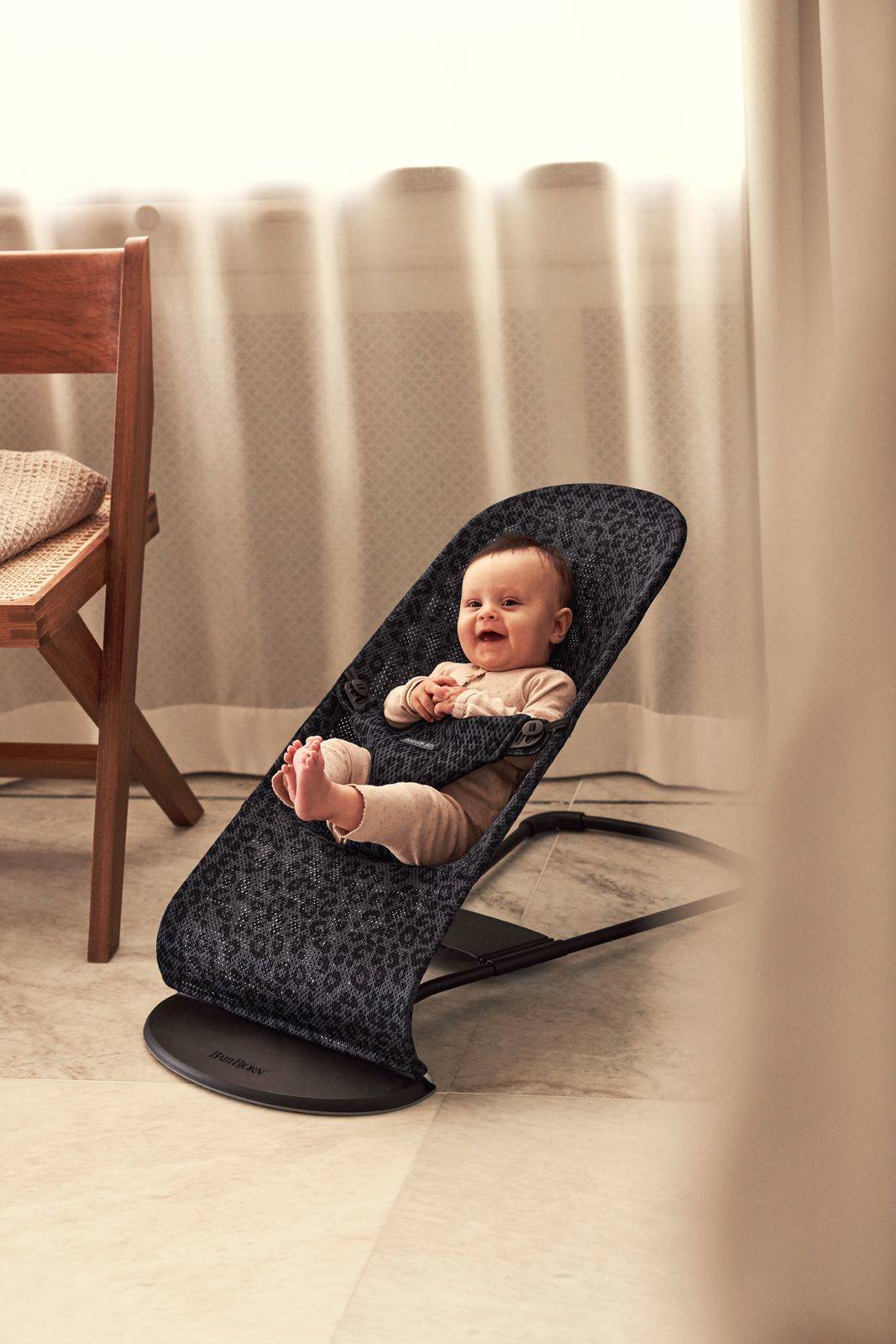 Кресло-качалка BabyBjorn Bliss Mesh