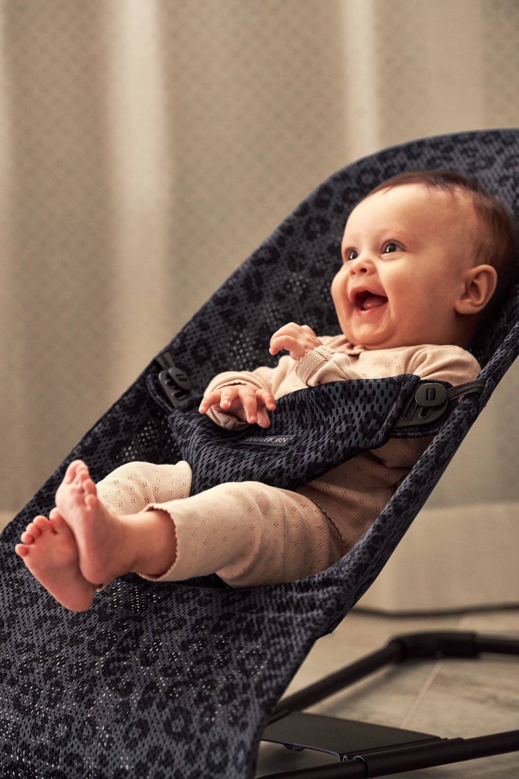 Кресло-качалка BabyBjorn Bliss Mesh
