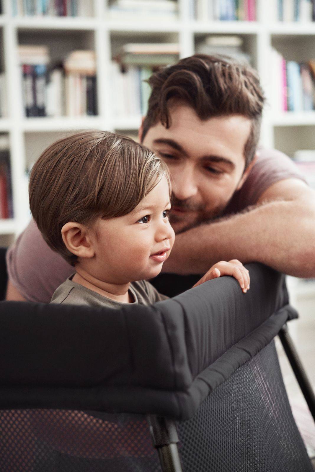 Манеж для путешествий BabyBjorn Travel Crib Light + простыня