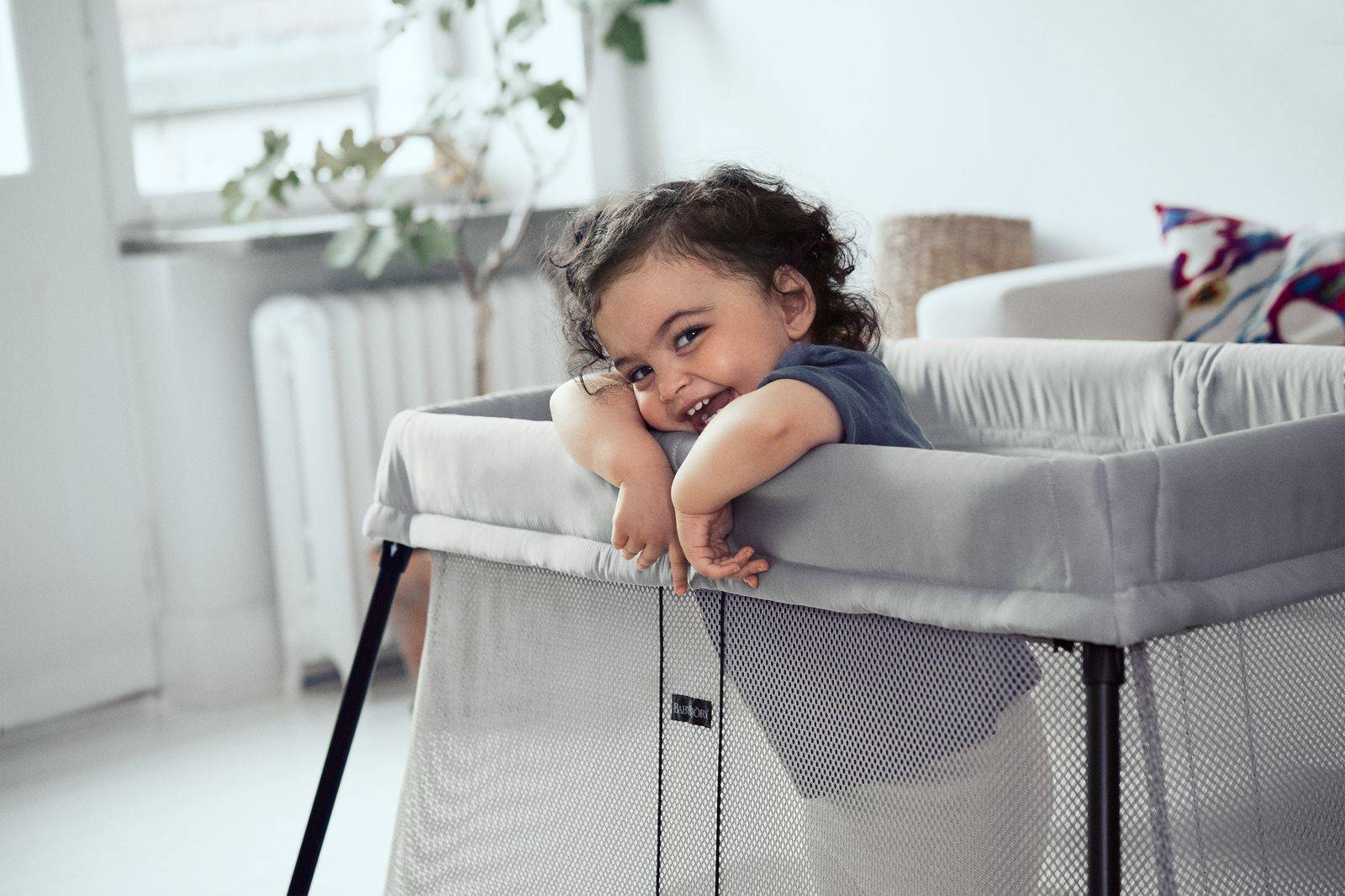 Детский манеж BabyBjorn Travel Crib Light