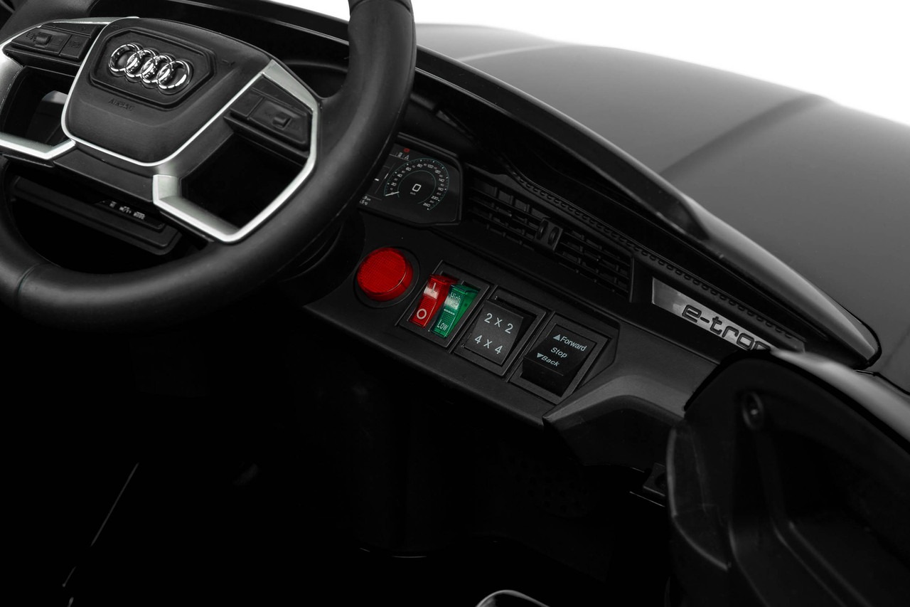 Детский электромобиль Caretero (Toyz) Audi E-tron Sportback 12 В