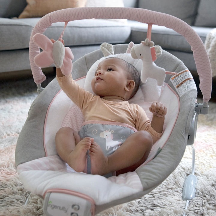 Детский шезлонг-качалка 2 в 1 Ingenuity Flora the Unicorn, 74451122017