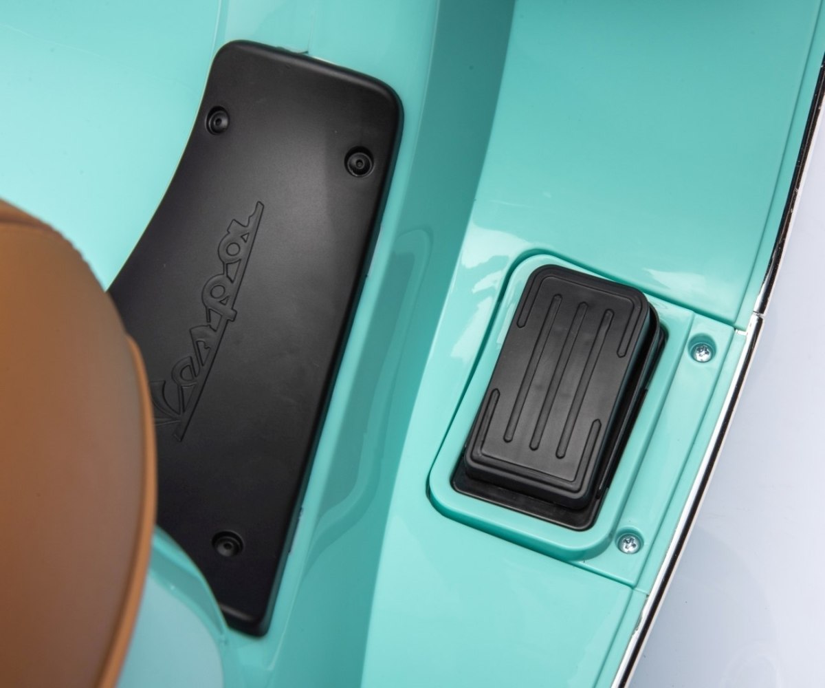 Электромобиль-мопед Milly Mally Vespa GTS Super 2х6 В