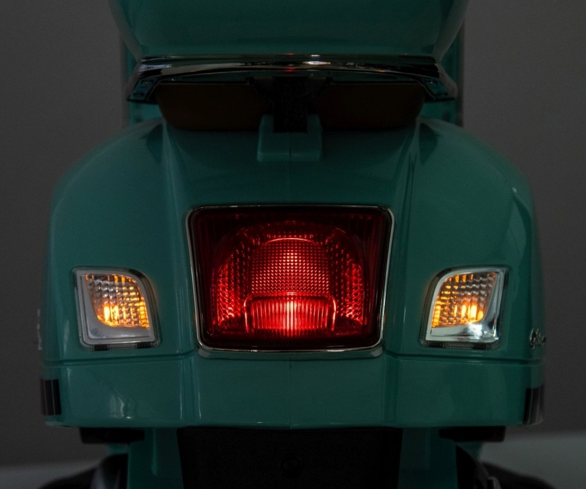 Электромобиль-мопед Milly Mally Vespa GTS Super 2х6 В