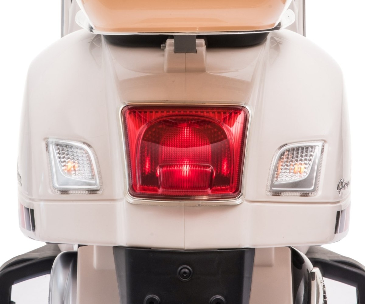 Электромобиль-мопед Milly Mally Vespa GTS Super 2х6 В