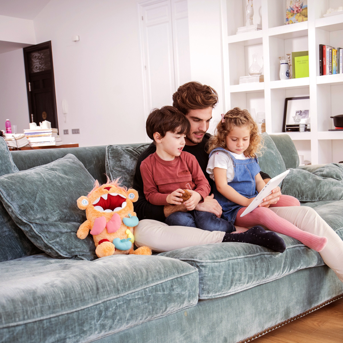 Мягкая развивающая игрушка-талисман Miniland Education Монстр с внутренними органами, MLZ75012