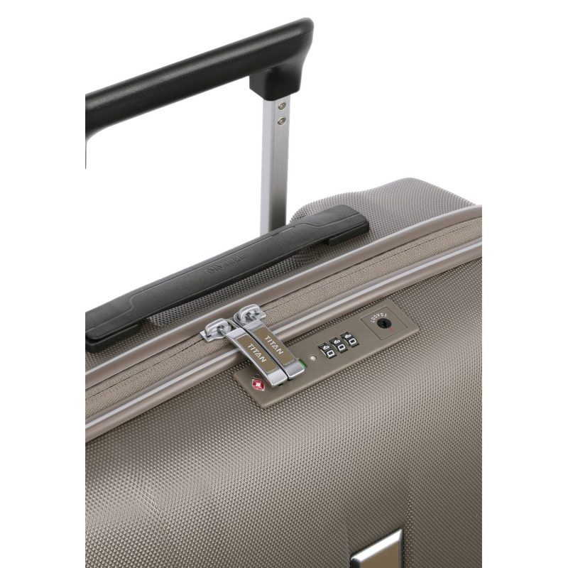 Titan Чемодан XENON 19 на 4 колесах S з USB